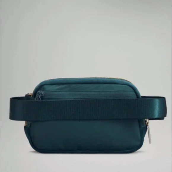 Lululemon Everywhere Belt Bag Velour 1L - Picture 15 of 16